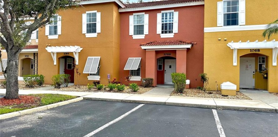 Adosado en Kissimmee, Florida 3 dormitorios, 119.94 m2 № 1905161