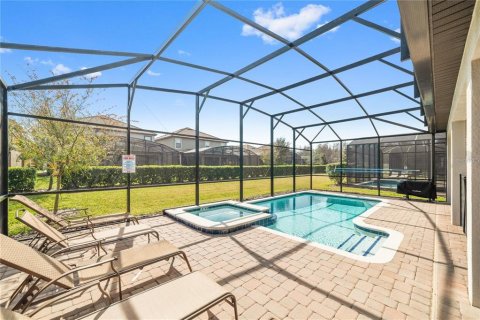 Casa en venta en Davenport, Florida, 9 dormitorios, 363.15 m2 № 2384382 - foto 3