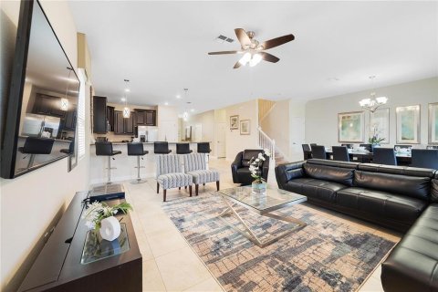 Casa en venta en Davenport, Florida, 9 dormitorios, 363.15 m2 № 2384382 - foto 11