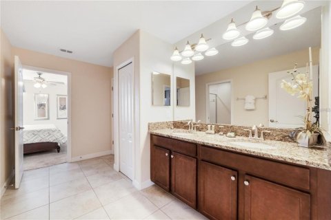 Casa en venta en Davenport, Florida, 9 dormitorios, 363.15 m2 № 2384382 - foto 20