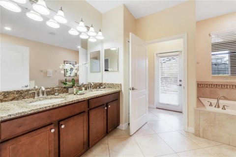 Casa en venta en Davenport, Florida, 9 dormitorios, 363.15 m2 № 2384382 - foto 17