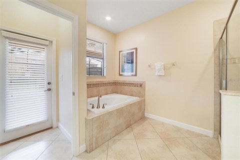 Casa en venta en Davenport, Florida, 9 dormitorios, 363.15 m2 № 2384382 - foto 18