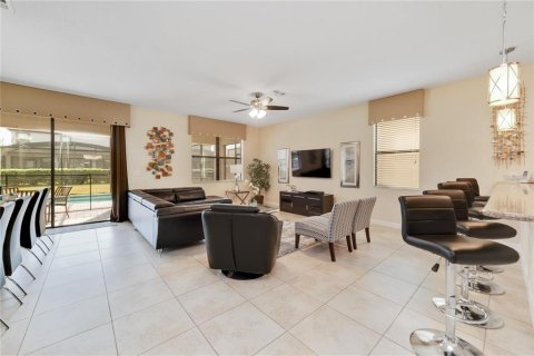 Casa en venta en Davenport, Florida, 9 dormitorios, 363.15 m2 № 2384382 - foto 9