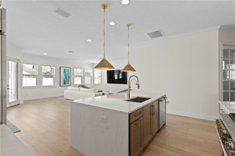 House in Tampa, Florida 4 bedrooms, 282.14 sq.m. № 1523029 - photo 26