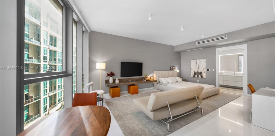 Studio in the Condo in Miami, Florida  № 1948233