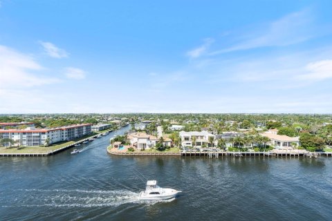 Condo in Hillsboro Beach, Florida, 2 bedrooms  № 2189736