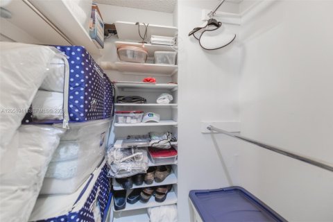Copropriété à louer à Hallandale Beach, Floride: 3 chambres, 165.37 m2 № 2168805 - photo 29