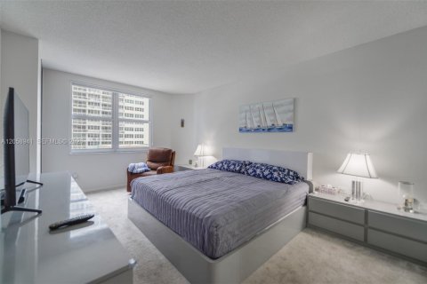 Copropriété à louer à Hallandale Beach, Floride: 3 chambres, 165.37 m2 № 2168805 - photo 25