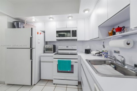 Copropriété à louer à Hallandale Beach, Floride: 3 chambres, 165.37 m2 № 2168805 - photo 23