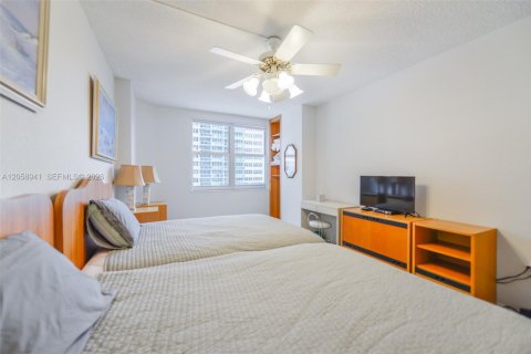 Copropriété à louer à Hallandale Beach, Floride: 3 chambres, 165.37 m2 № 2168805 - photo 18