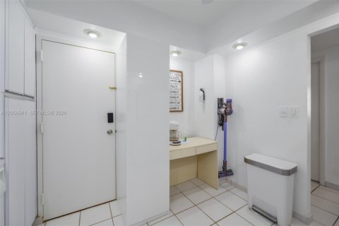 Copropriété à louer à Hallandale Beach, Floride: 3 chambres, 165.37 m2 № 2168805 - photo 24