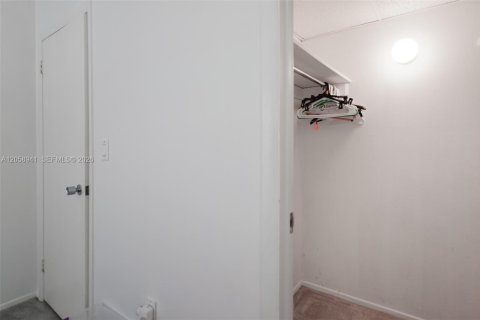 Copropriété à louer à Hallandale Beach, Floride: 3 chambres, 165.37 m2 № 2168805 - photo 30