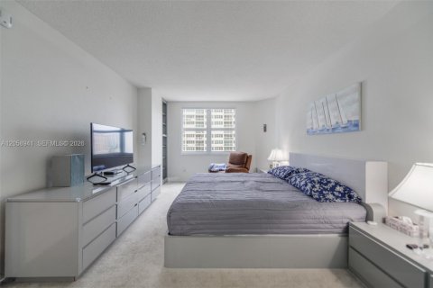 Copropriété à louer à Hallandale Beach, Floride: 3 chambres, 165.37 m2 № 2168805 - photo 26