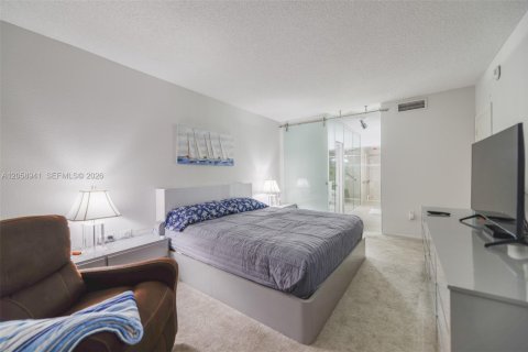 Copropriété à louer à Hallandale Beach, Floride: 3 chambres, 165.37 m2 № 2168805 - photo 12