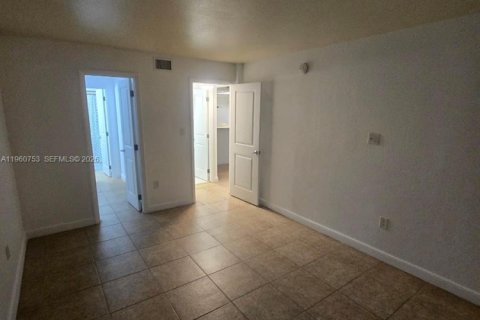 Copropriété à vendre à North Miami, Floride: 1 chambre, 66.33 m2 № 2024765 - photo 11