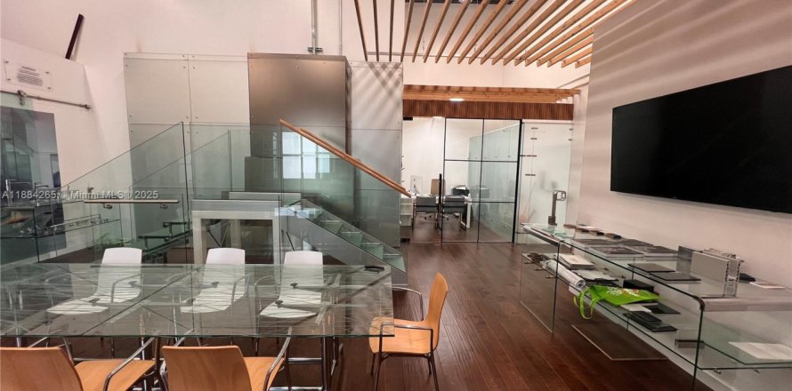 Коммерческая недвижимость в Санрайз, Флорида № 2037329