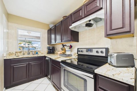 Townhouse in Oldsmar, Florida 2 bedrooms, 119.38 sq.m. № 1821350 - photo 4