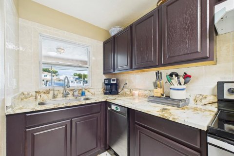Townhouse in Oldsmar, Florida 2 bedrooms, 119.38 sq.m. № 1821350 - photo 5