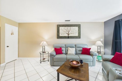 Townhouse in Oldsmar, Florida 2 bedrooms, 119.38 sq.m. № 1821350 - photo 13