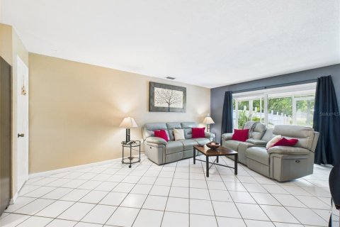 Townhouse in Oldsmar, Florida 2 bedrooms, 119.38 sq.m. № 1821350 - photo 11