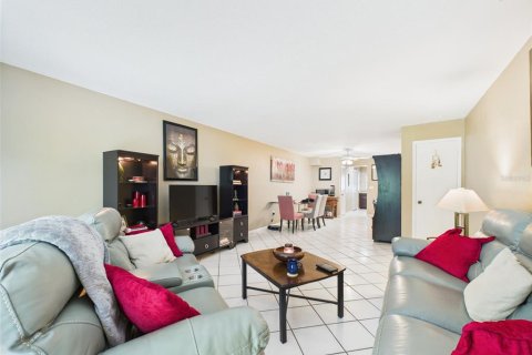 Townhouse in Oldsmar, Florida 2 bedrooms, 119.38 sq.m. № 1821350 - photo 14