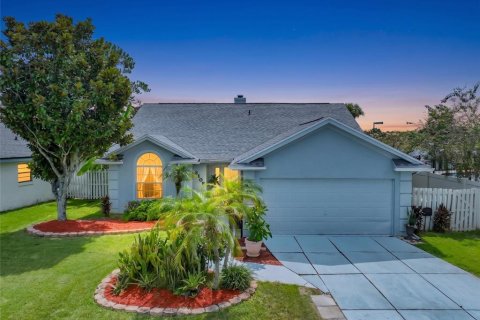 House in Orlando, Florida 4 bedrooms, 162.39 sq.m. № 2296330