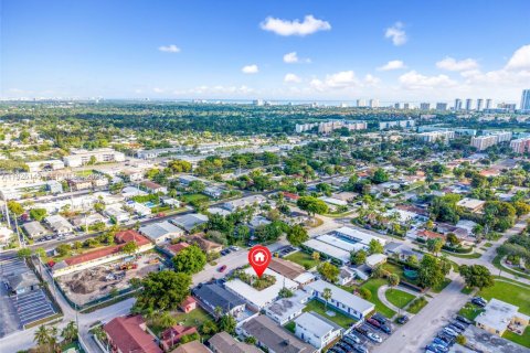 Propiedad comercial en venta en Hallandale Beach, Florida, 342.81 m2 № 1993388 - foto 17