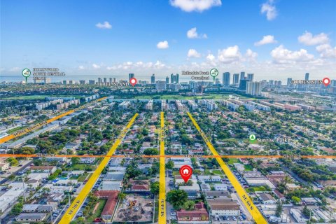 Propiedad comercial en venta en Hallandale Beach, Florida, 342.81 m2 № 1993388 - foto 18