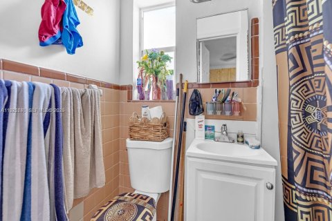 Propiedad comercial en venta en Hallandale Beach, Florida, 342.81 m2 № 1993388 - foto 15