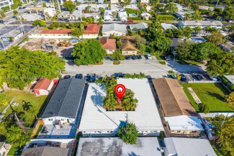 Propiedad comercial en venta en Hallandale Beach, Florida, 342.81 m2 № 1993388 - foto 8