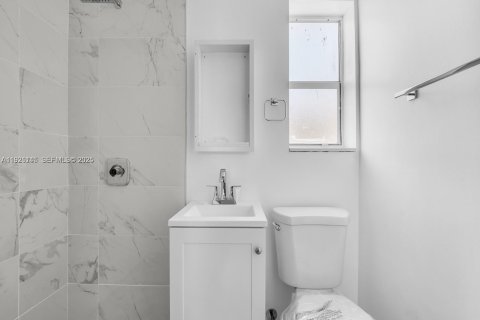 Propiedad comercial en venta en Hallandale Beach, Florida, 342.81 m2 № 1993388 - foto 13