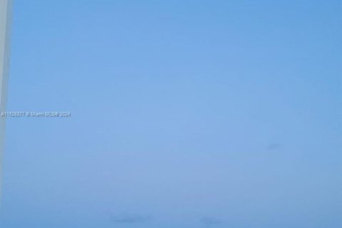 Condo in Miami Beach, Florida № 1940336 - photo 5