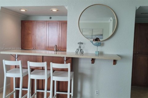 Condo in Miami Beach, Florida № 1940336 - photo 2
