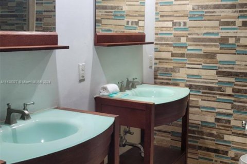 Condo in Miami Beach, Florida № 1940336 - photo 3