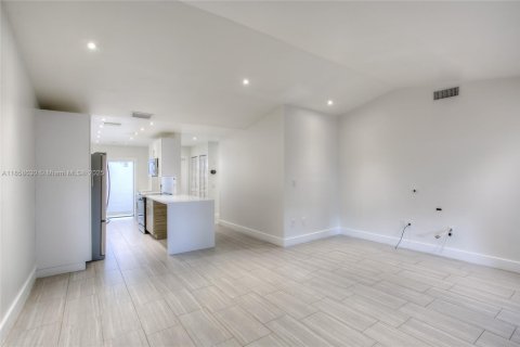 Touwnhouse à vendre à Pembroke Pines, Floride: 2 chambres, 98.48 m2 № 1887797 - photo 4