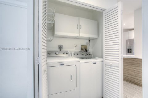 Touwnhouse à vendre à Pembroke Pines, Floride: 2 chambres, 98.48 m2 № 1887797 - photo 7
