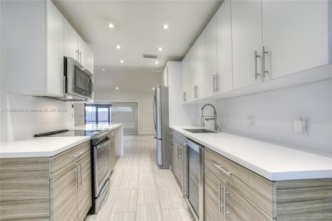 Touwnhouse à vendre à Pembroke Pines, Floride: 2 chambres, 98.48 m2 № 1887797 - photo 5