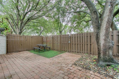Touwnhouse à vendre à Pembroke Pines, Floride: 2 chambres, 98.48 m2 № 1887797 - photo 14