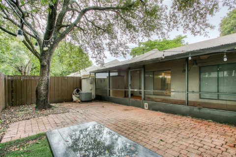 Touwnhouse à vendre à Pembroke Pines, Floride: 2 chambres, 98.48 m2 № 1887797 - photo 15