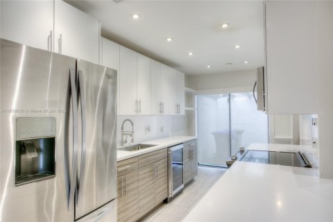 Touwnhouse à vendre à Pembroke Pines, Floride: 2 chambres, 98.48 m2 № 1887797 - photo 6