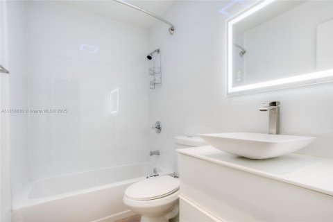 Touwnhouse à vendre à Pembroke Pines, Floride: 2 chambres, 98.48 m2 № 1887797 - photo 9