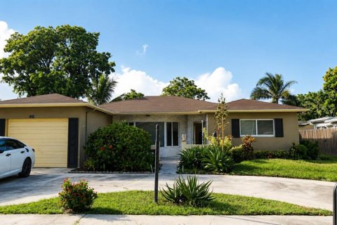 Villa ou maison à Margate, Floride 4 chambres, 165.83 m2 № 2347277