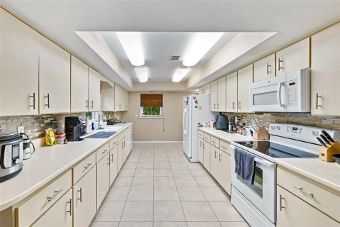 House in Edgewater, Florida 3 bedrooms, 198.44 sq.m. № 2403667 - photo 4