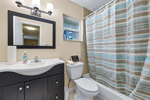 House in Edgewater, Florida 3 bedrooms, 198.44 sq.m. № 2403667 - photo 21