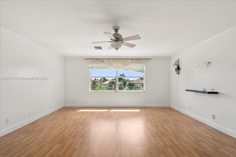 House in Coral Springs, Florida 4 bedrooms, 303.98 sq.m. № 2052451 - photo 26