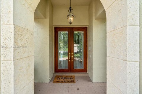 House in Coral Springs, Florida 4 bedrooms, 303.98 sq.m. № 2052451 - photo 5