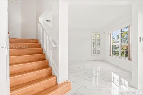 House in Coral Springs, Florida 4 bedrooms, 303.98 sq.m. № 2052451 - photo 18