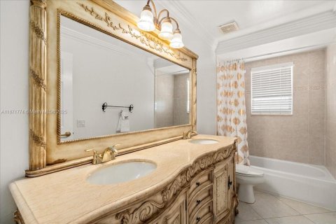 House in Coral Springs, Florida 4 bedrooms, 303.98 sq.m. № 2052451 - photo 29