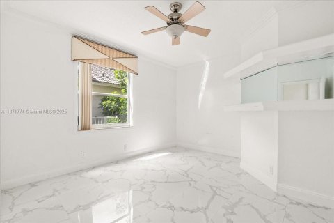 House in Coral Springs, Florida 4 bedrooms, 303.98 sq.m. № 2052451 - photo 16