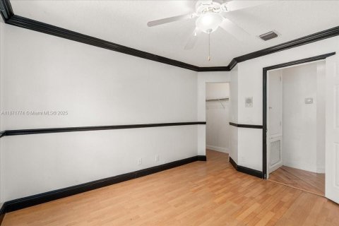 House in Coral Springs, Florida 4 bedrooms, 303.98 sq.m. № 2052451 - photo 27